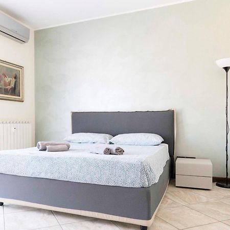 Blue Lake Arona - Cozy Apartment In City Center Esterno foto