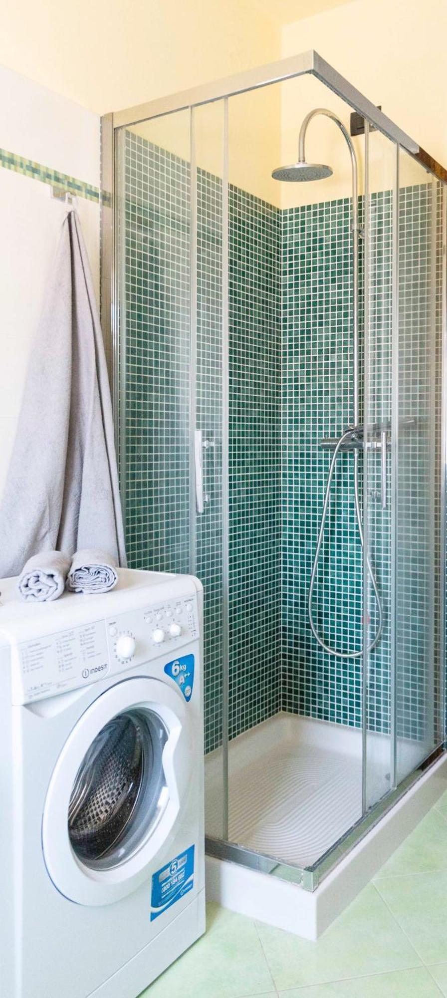 Blue Lake Arona - Cozy Apartment In City Center Esterno foto